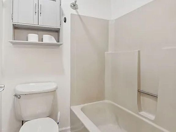 Bedroom 6 private bathroom