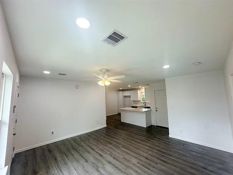 5962 Belcrest St — Photo 12