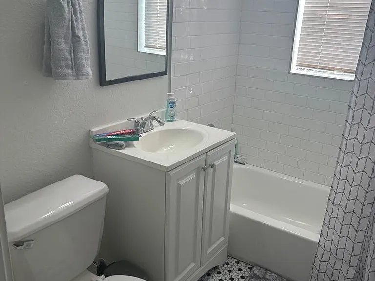 Desirable Euclid Neighborhood Apartment Building (Studio Apartments) & 2 Bedroom Single House - S... — Photo 29