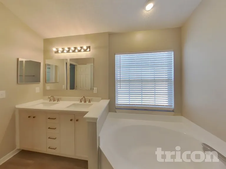 1552 Glen View St — Photo 11