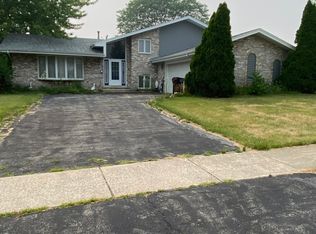 18808 Meadow Creek Dr, Mokena, IL 60448