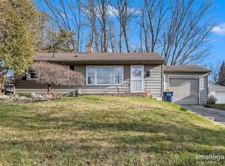 832 Emerald Ave NE, Grand Rapids, MI 49503