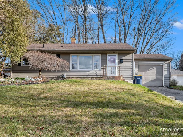 832 Emerald Ave NE, Grand Rapids, MI 49503