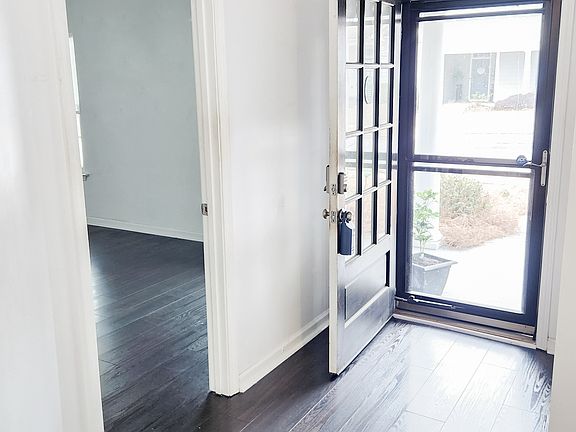 4th image of 511 Anglewood Trce