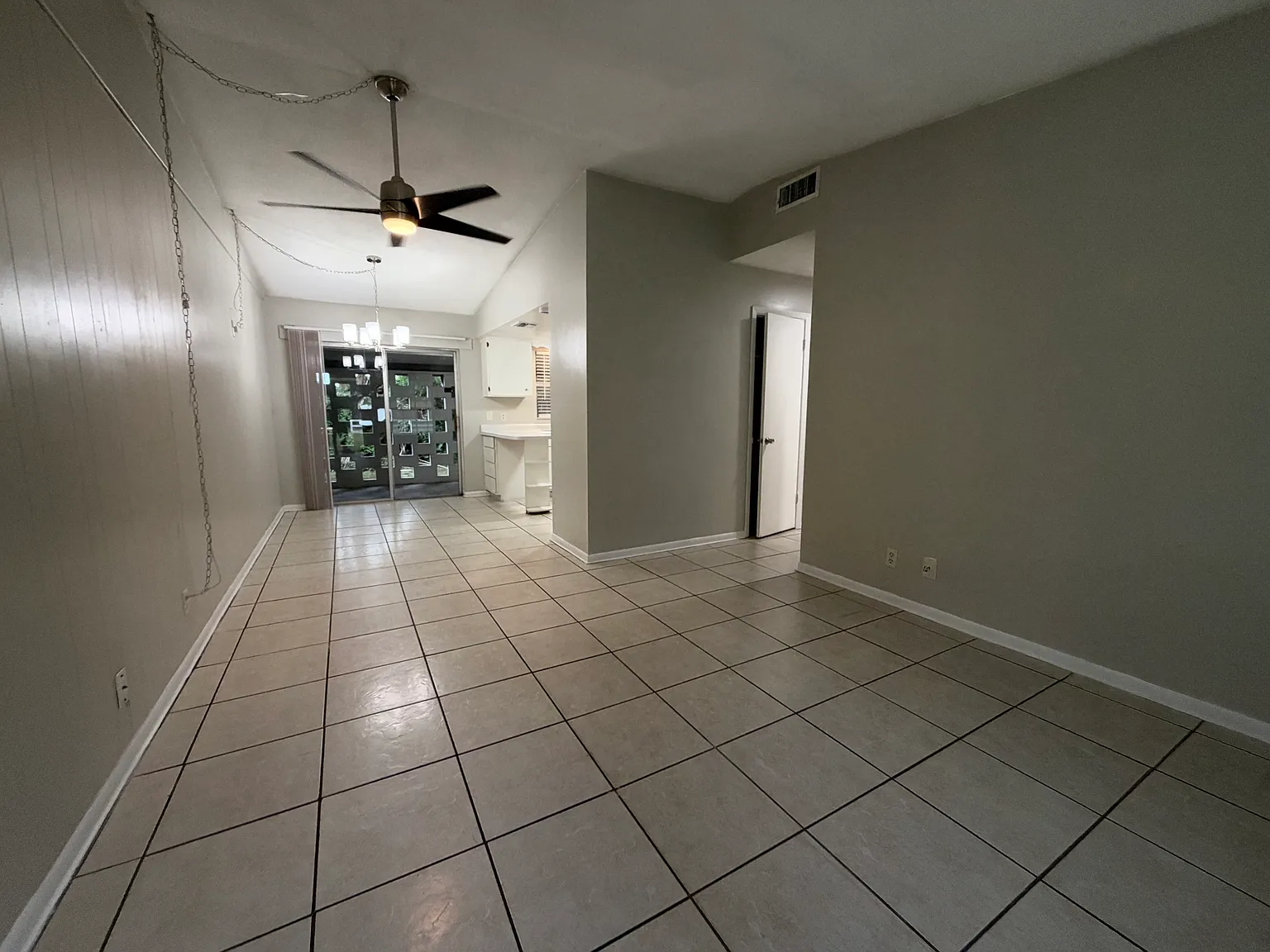 2 bed, 650 sqft, $1,200 — Photo 3
