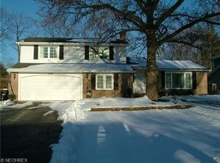 1015 Roland Rd, Lyndhurst, OH 44124