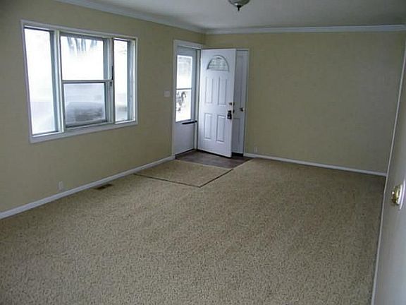 3rd image of 1512 Park Dr