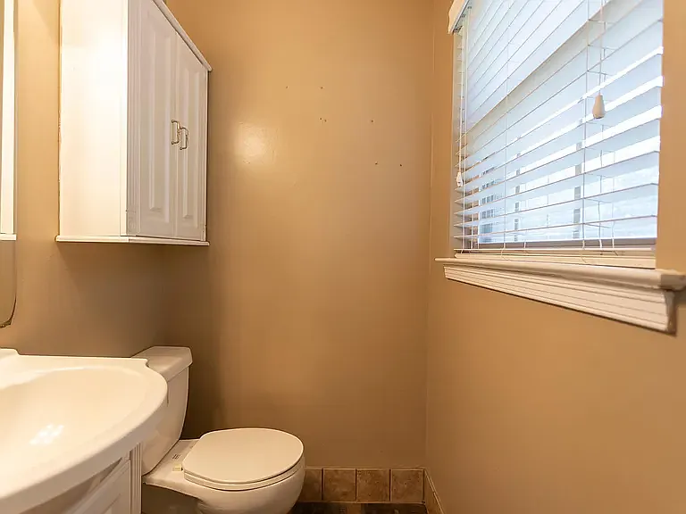 130 Country Club Dr — Photo 14