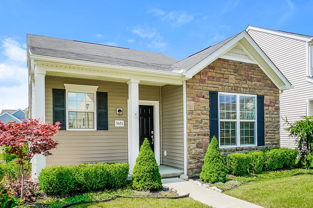 3 bed, 2.5 bath, 1400 sqft, $3,570 — Photo 4