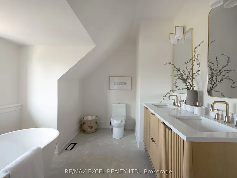 254 Bain Ave — Photo 24