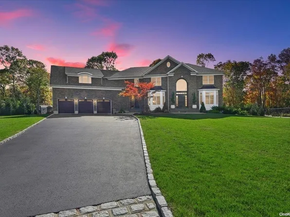 41 Huntting Lane, East Islip, NY 11730