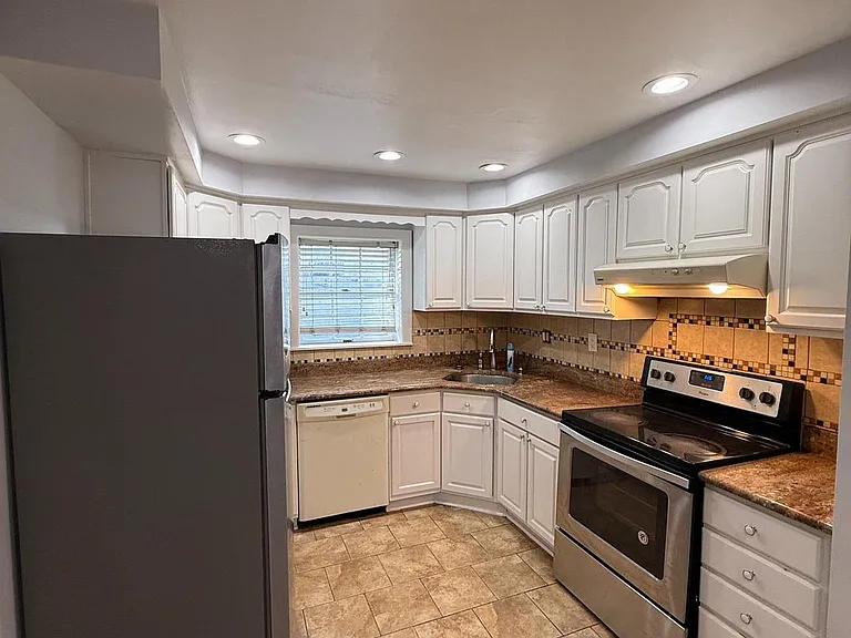 2425 S Warnock St — Photo 5