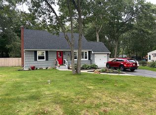 27 Madeline Rd, Ridge, NY 11961