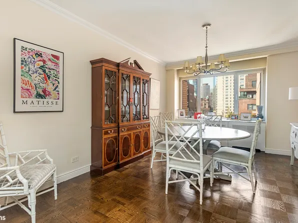 25 Sutton Place South image 5 of 14