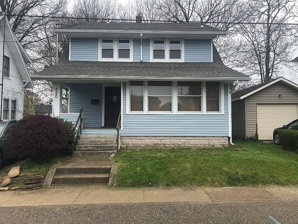 920 Cornell St NE photo 1