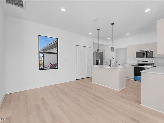 4th image of 8044 Buttercup Cir
