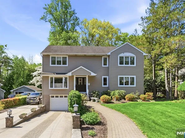 21 Lakeview Ave, Park Ridge, NJ 07656