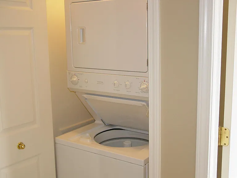 LAUNDRY AREA