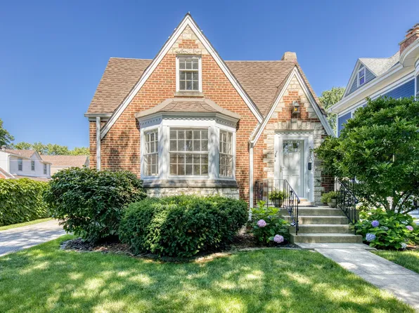5810 N East Circle Ave, Chicago, IL 60631
