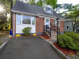 45 Roosevelt St, Cresskill, NJ 07626