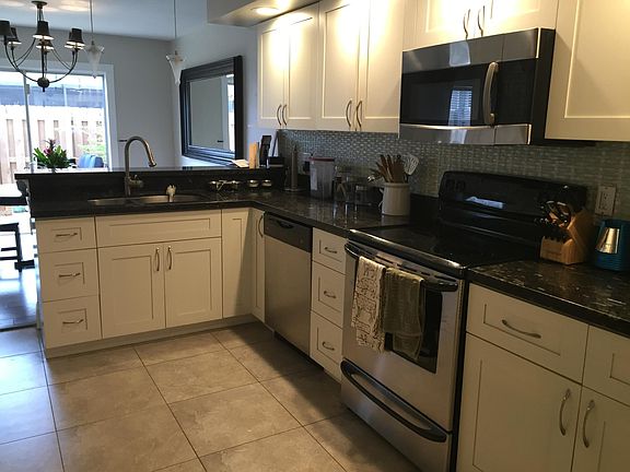Kitchen - Remodeled in 2014 with custom wood cabinets, pull 