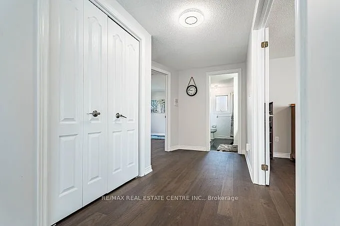 33 Strathroy Cres — Photo 32