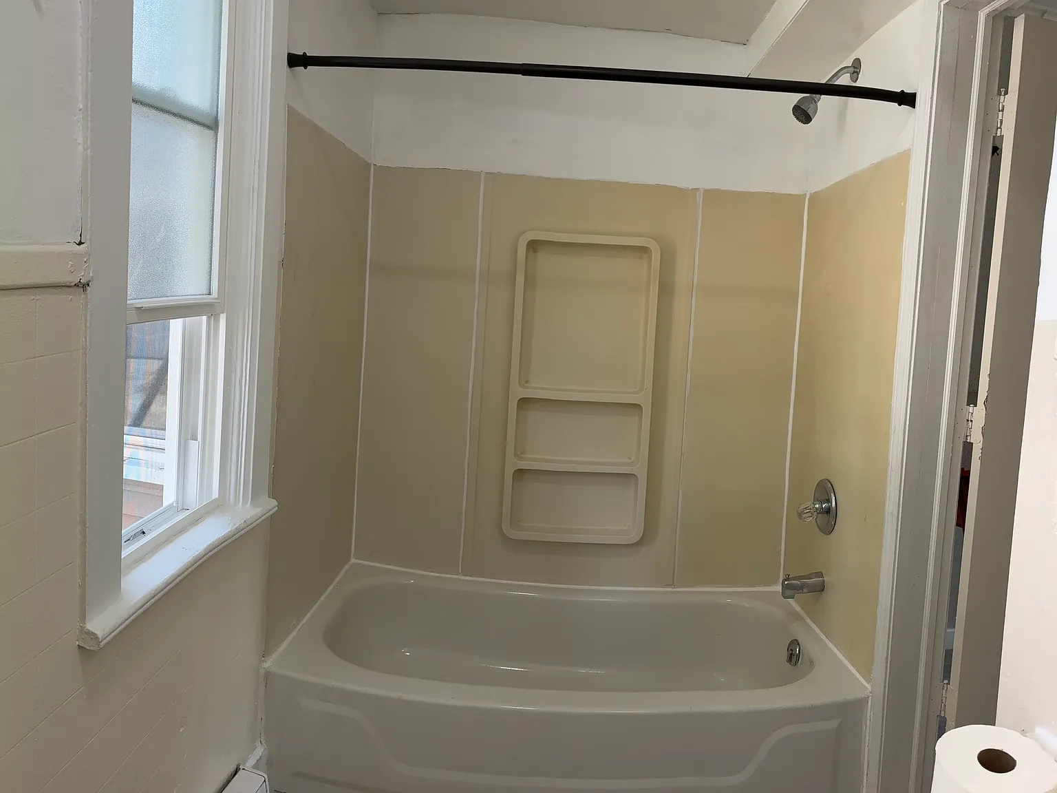 2 bed, 1000 sqft, $1,200 — Photo 3