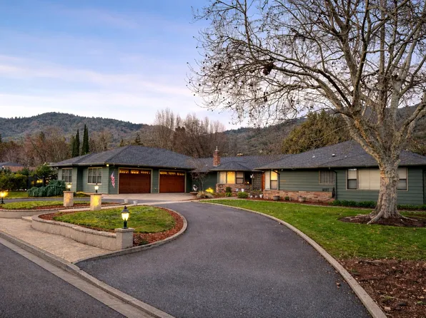 1117 NE Memorial Dr, Grants Pass, OR 97526