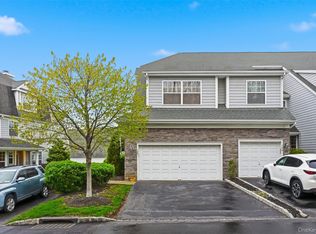 136 Hudson Pointe Dr, Poughkeepsie, NY 12601