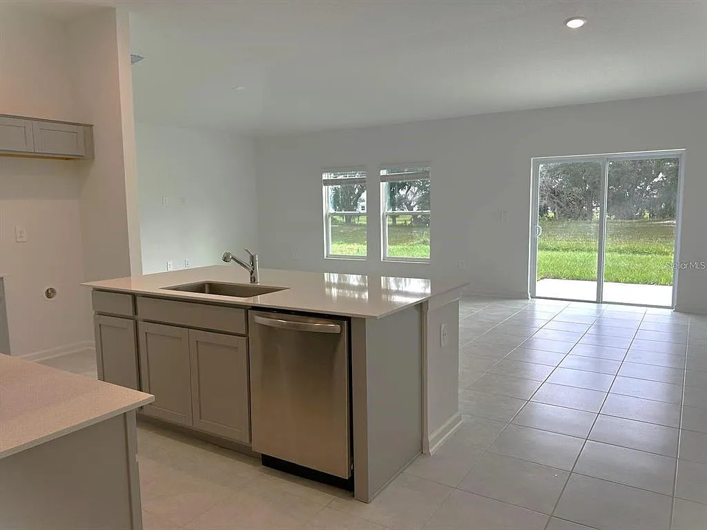 3 bed, 2.0 bath, 1555 sqft, $1,850 — Photo 4