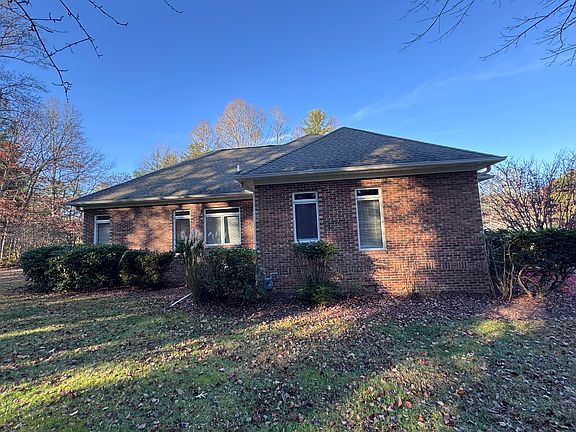 4th image of 15 Oak Gate Dr