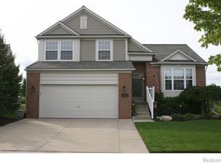 1065 Walcott Ln, Howell, MI 48843