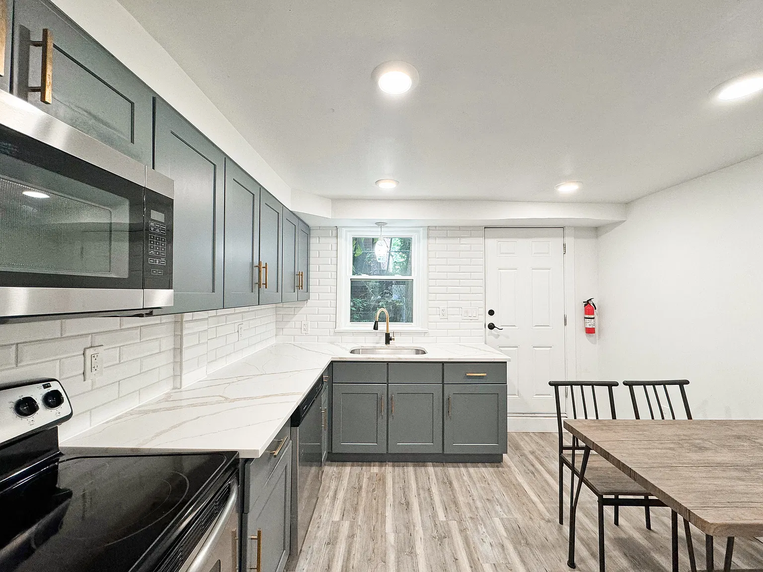 4 bed, 1379 sqft, $3,250 — Photo 3