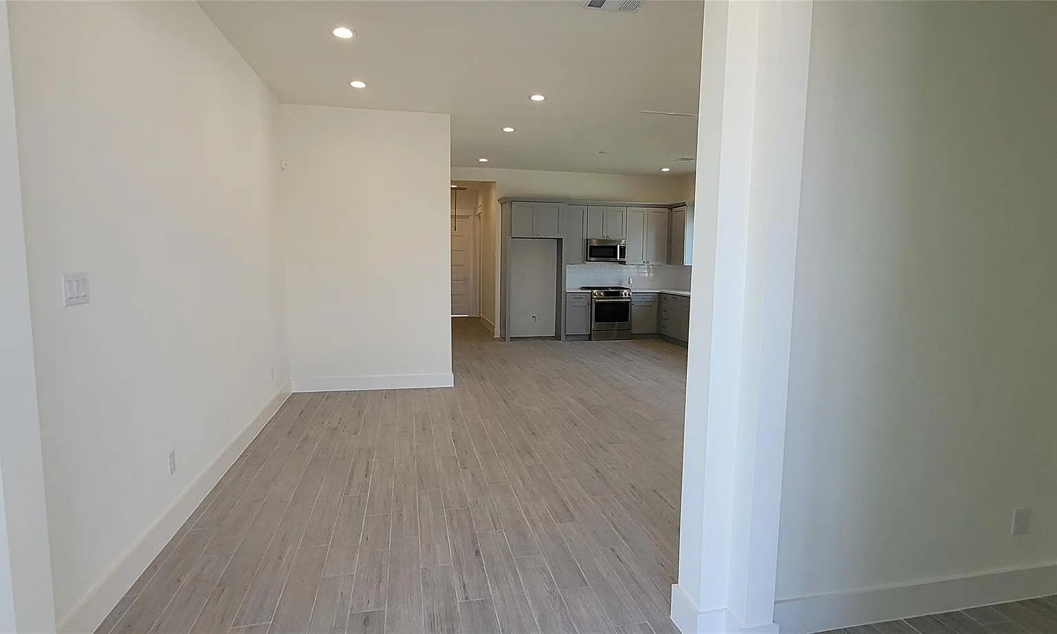 3 bed, 2.5 bath, 1850 sqft, $2,495 — Photo 4