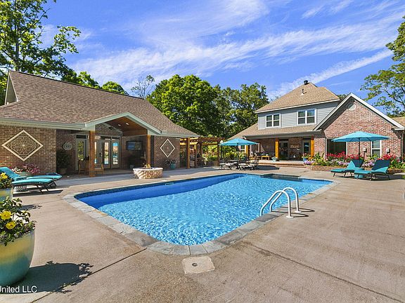 3rd image of 306 Westminster Ct