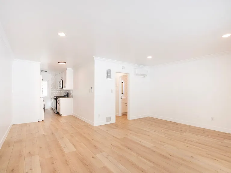 748 N Hudson LLC — Photo 1