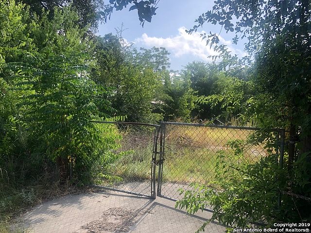 2nd image of 838 S San Eduardo Ave