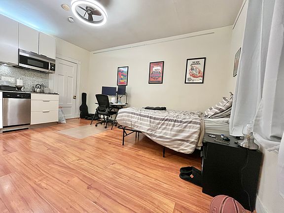 4th image of 71 Gainsborough St #8