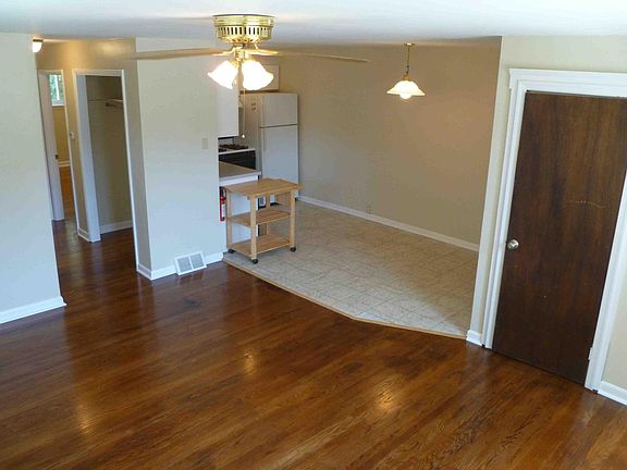 5th image of 4411 Rosemont Ave #1