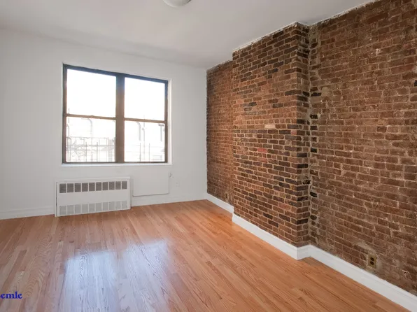 204 East 25th Street image 2 of 10