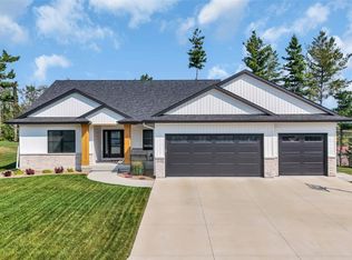 3122 Timber Ridge Ct, Hiawatha, IA 52233