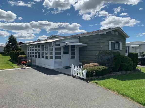 5 4th Ave, Westfield, MA 01085
