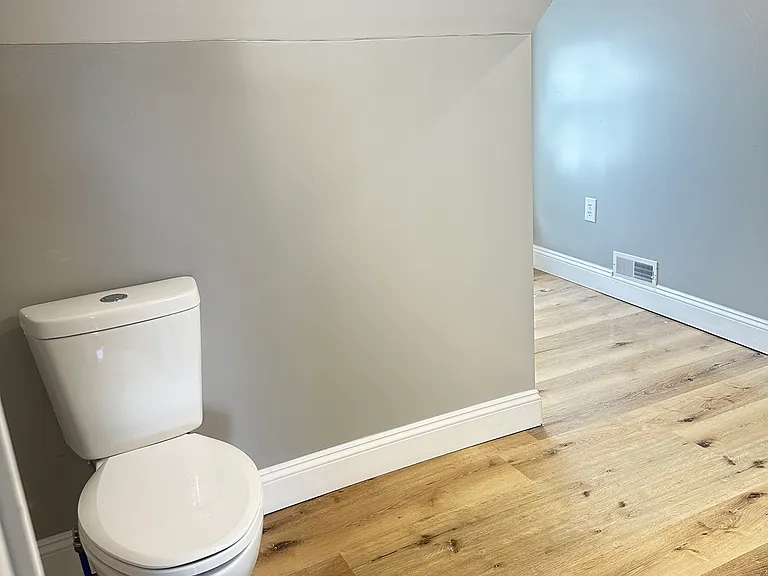 1409 Holly Ave — Photo 6