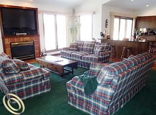 4th image of 4909 Shoreline Blvd