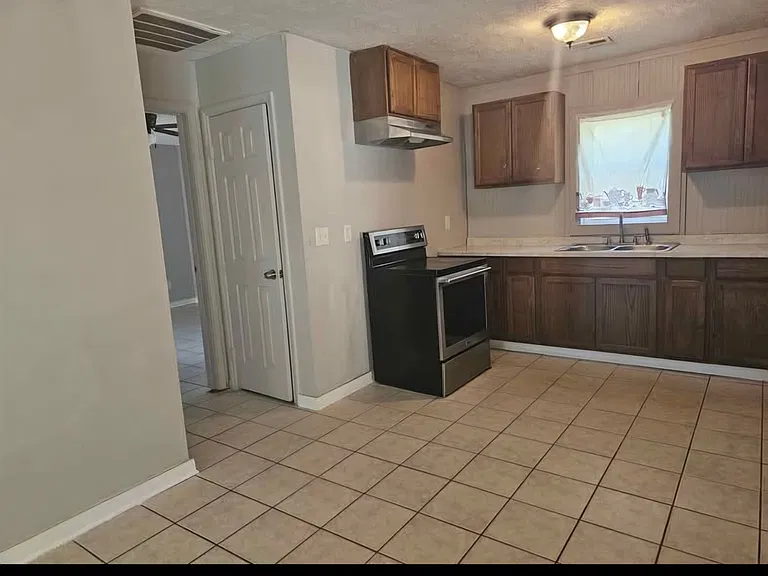 1149 Alco Cir — Photo 1