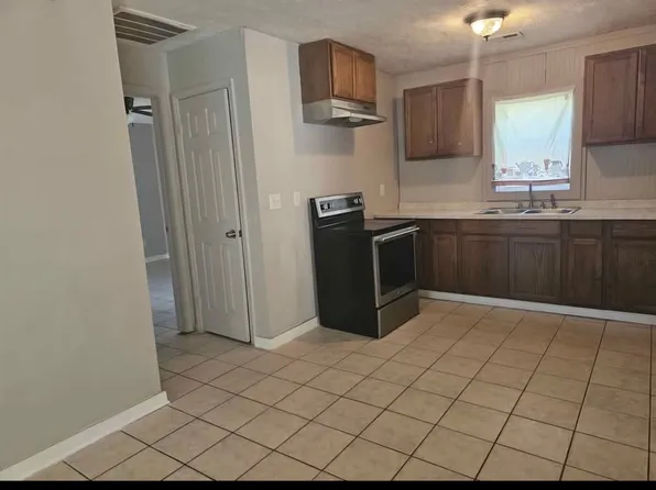 1149 Alco Cir, Fayetteville, NC 28311