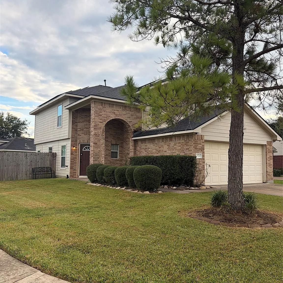 4 bed, 2.5 bath, 1995 sqft, $2,100 — Photo 1