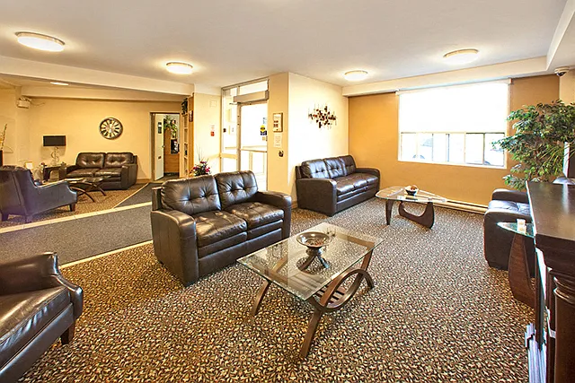 Fairway Towers — Photo 4