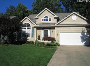 3355 Bridgeport Dr, North Olmsted, OH 44070