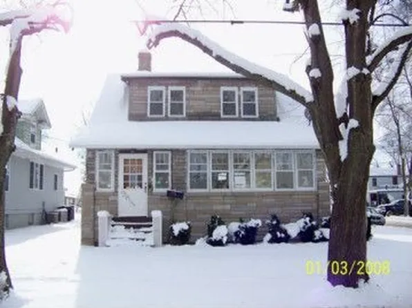 371 Jefferson Ave, Elgin, IL 60120